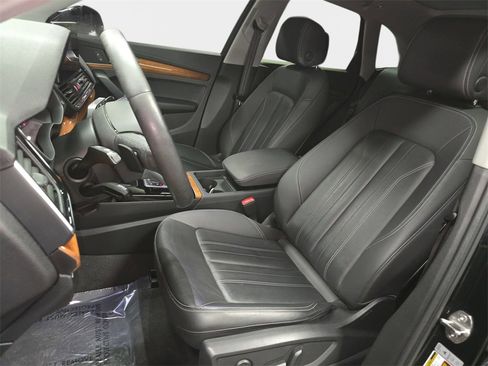 Used 2023 Audi Q5 2.0T Premium w/ Convenience Package image 14