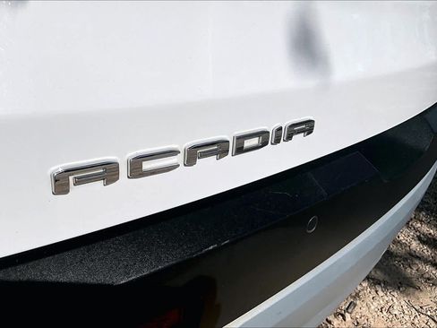 Used 2022 GMC Acadia SLE FWD image 12