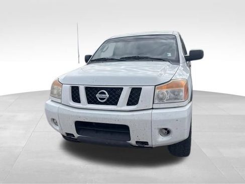 Used 2011 Nissan Titan PRO-4X AWD/4WD image 4