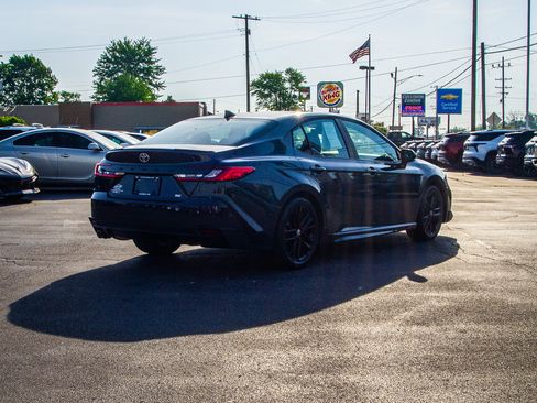 Used 2025 Toyota Camry SE FWD image 7