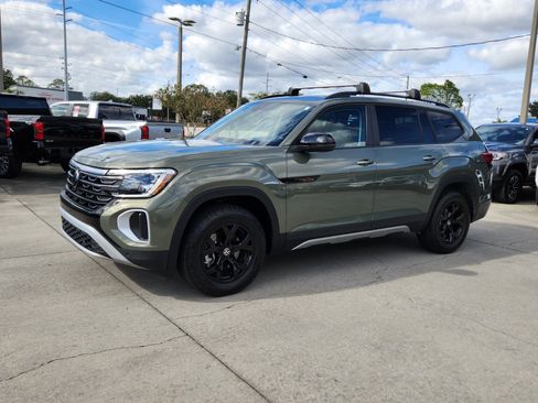 Used 2024 Volkswagen Atlas Peak Edition SEL image 3