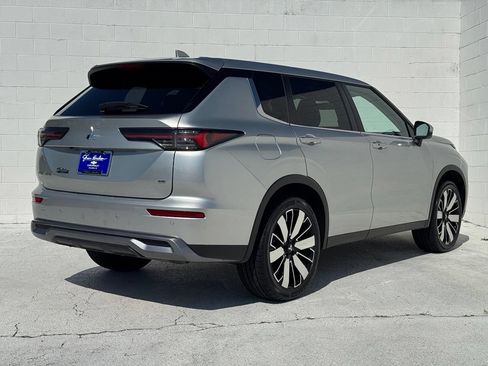 Used 2025 Mitsubishi Outlander SE FWD image 13