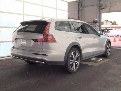Used 2025 Volvo V60 B5 Cross Country Plus AWD/4WD image 2