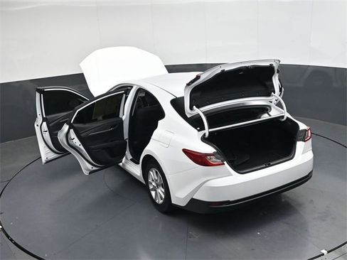 Used 2025 Toyota Camry LE w/ Convenience Package image 41