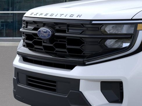 New 2025 Ford Expedition Active image 19