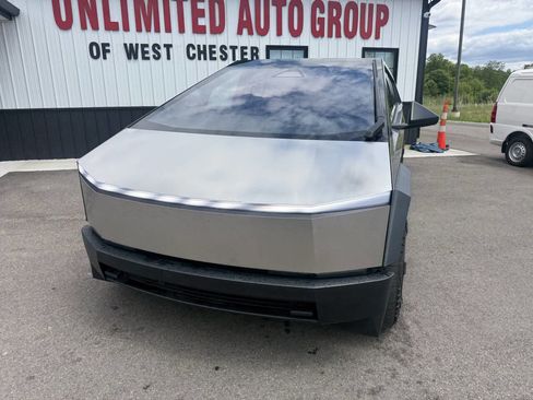 Used 2024 Tesla Cybertruck AWD Crew Cab image 2