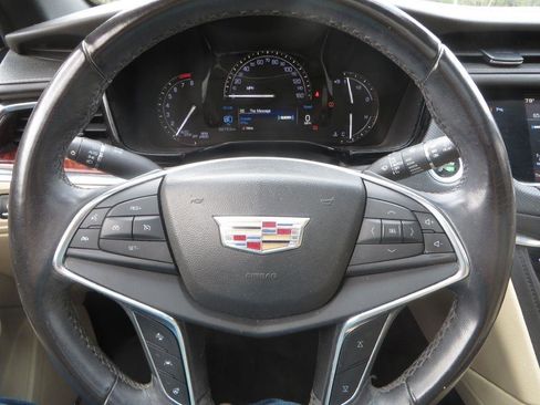 Used 2018 Cadillac XT5 Luxury w/ Driver Awareness Package image 11