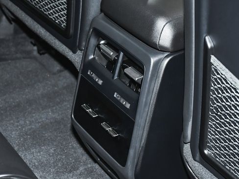 Used 2025 Porsche Macan 4 Electric image 50