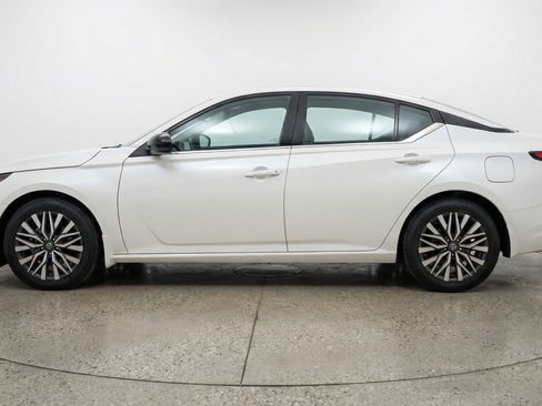 Used 2025 Nissan Altima 2.5 SV image 5