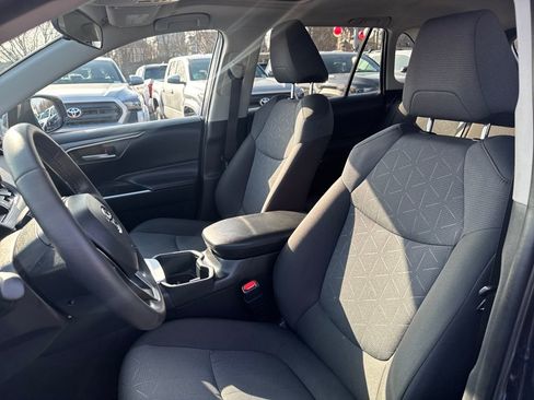 Used 2025 Toyota RAV4 XLE w/ Convenience Package image 16