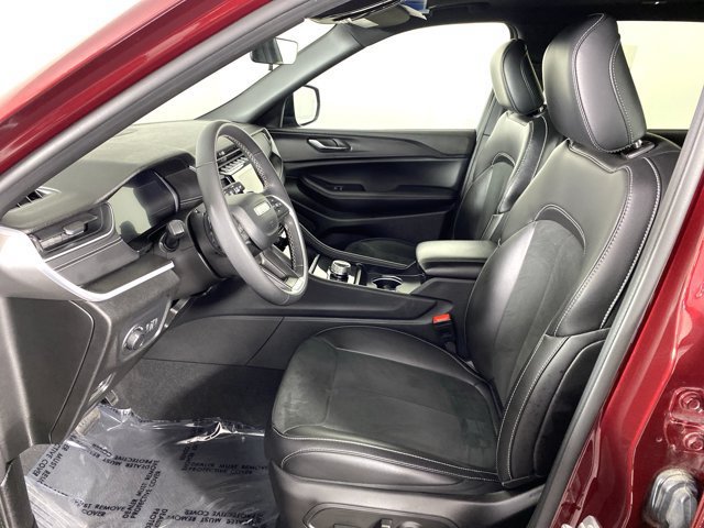 Used 2025 Jeep Grand Cherokee L Altitude AWD/4WD image 16