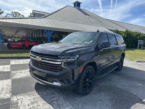 Used 2022 Chevrolet Suburban LT AWD/4WD image 1