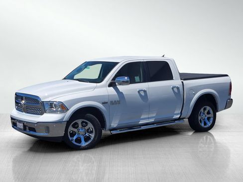 Used 2017 RAM 1500 Laramie w/ Convenience Group AWD/4WD image 6