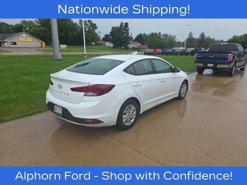 Used 2019 Hyundai Elantra SE w/ Cargo Package FWD image 3