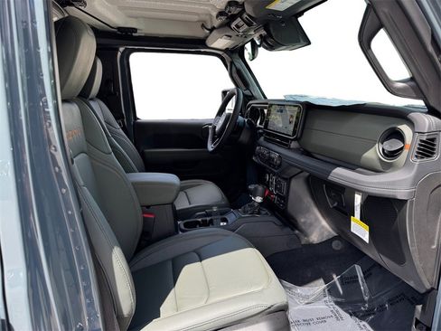 New 2025 Jeep Gladiator Mojave w/ Convenience Group image 15