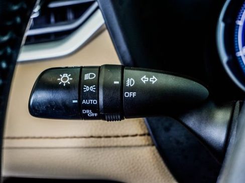 Used 2022 Toyota RAV4 Limited AWD/4WD image 23
