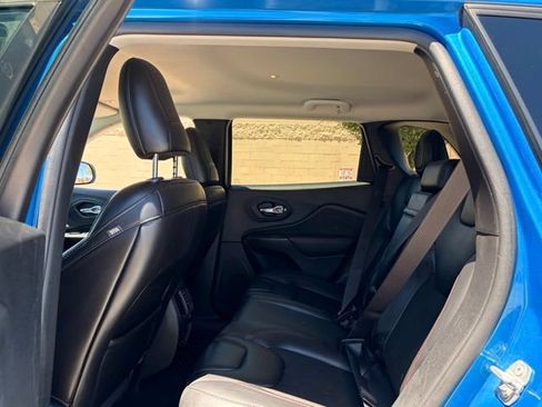Used 2019 Jeep Cherokee Trailhawk w/ Cold Weather Group AWD/4WD image 11