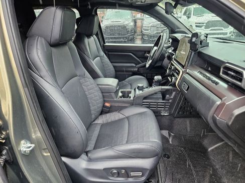 Used 2025 Toyota Tacoma TRD Off-Road w/ TRD Off Road Premium Package AWD/4WD image 16