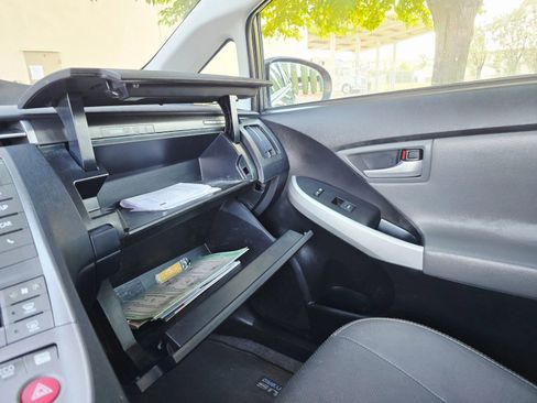 Used 2014 Toyota Prius Plug-In Hybrid image 20