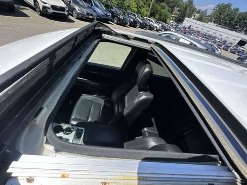 Used 2019 Jeep Grand Cherokee Limited AWD/4WD image 6