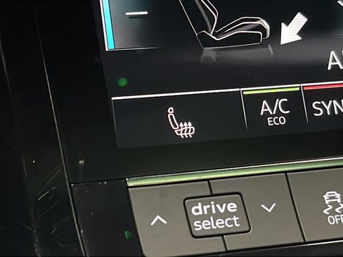 Used 2022 Audi e-tron Premium w/ Towing Package image 38