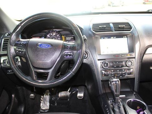 Used 2018 Ford Explorer XLT w/ Equipment Group 201A image 10