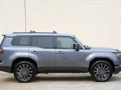Used 2025 Lexus GX 550 w/ Accessory Package (2T) AWD/4WD image 58