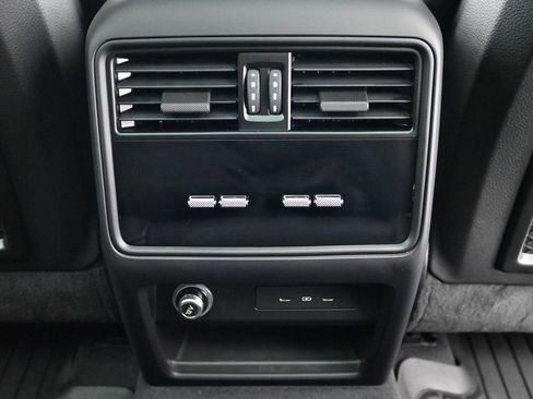 Used 2025 Porsche Cayenne image 8