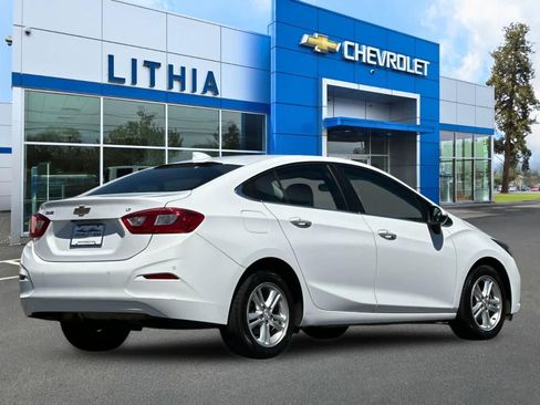 Used 2017 Chevrolet Cruze LT w/ Convenience Package FWD image 2