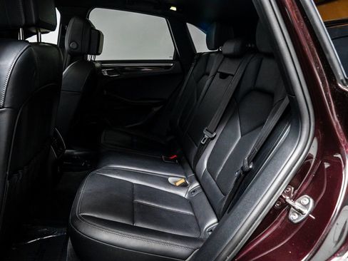 Used 2025 Porsche Macan image 27