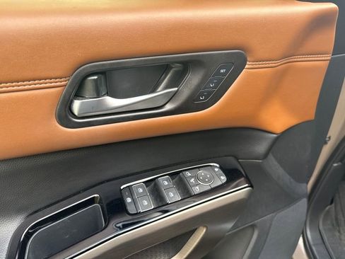 Used 2024 Nissan Pathfinder Platinum w/ Cargo Package image 11