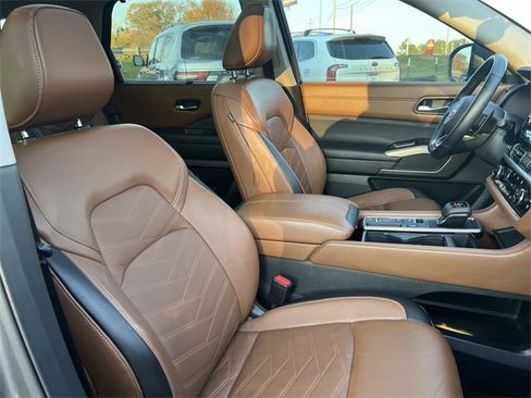 Used 2022 Nissan Pathfinder Platinum w/ Cargo Package image 26