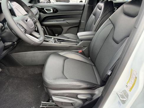 New 2026 Jeep Compass Latitude image 17