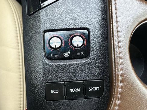 Used 2014 Toyota Avalon XLE image 35