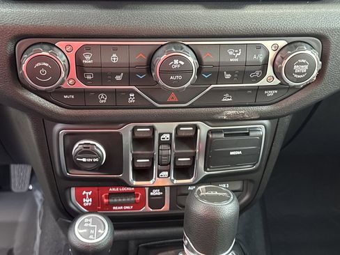 New 2026 Jeep Gladiator Willys AWD/4WD image 18