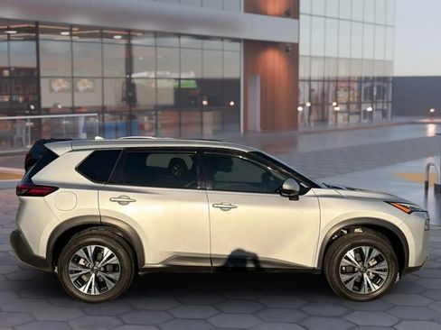 Used 2021 Nissan Rogue SV FWD image 14