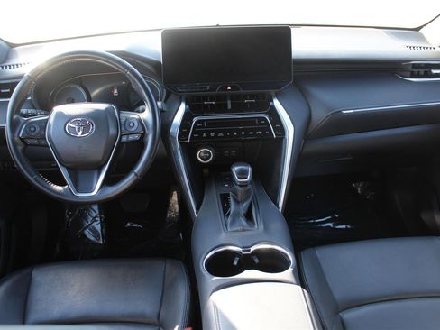 Used 2023 Toyota Venza XLE image 22