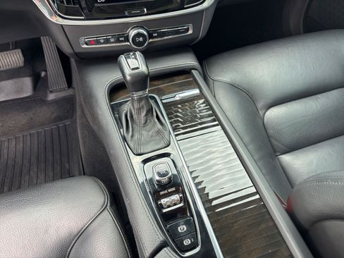 Used 2018 Volvo S90 T5 Momentum w/ Convenience Package FWD image 32