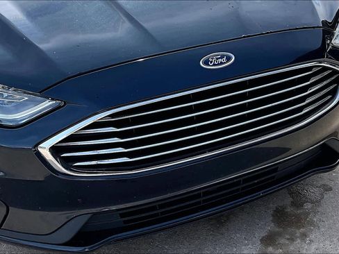 Used 2020 Ford Fusion SE image 30