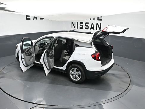 Used 2024 GMC Terrain SLE image 40