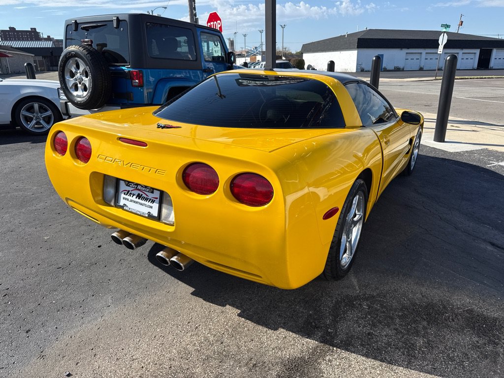 Used 2000 Chevrolet Corvette Coupe w/ Roof Pkg RWD image 7