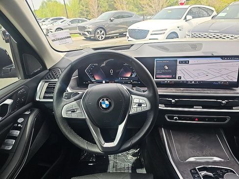Used 2025 BMW X7 xDrive40i w/ Premium Package AWD/4WD image 17