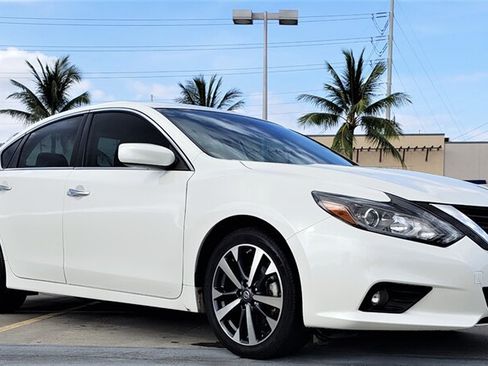 Used 2016 Nissan Altima 3.5 SR FWD image 3