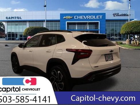 Used 2024 Chevrolet Trax RS w/ Sunroof Package FWD image 6