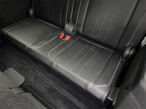 Used 2022 Volkswagen Tiguan SE image 39