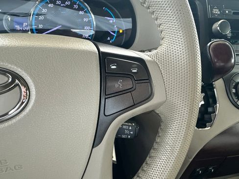 Used 2011 Toyota Sienna XLE FWD image 27