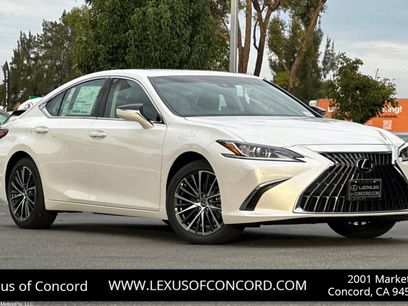 New 2025 Lexus ES 300h w/ Premium Package