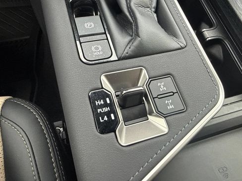 Used 2025 Lexus GX 550 AWD/4WD image 13