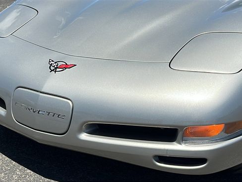 Used 2002 Chevrolet Corvette Coupe w/ Preferred Equipment Group2 RWD image 9
