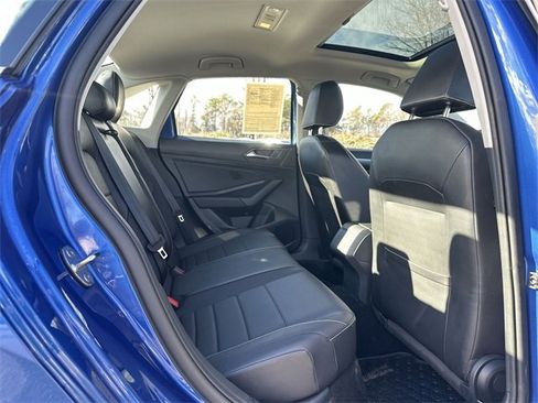 Used 2023 Volkswagen Jetta SE w/ Panoramic Sunroof Package image 35